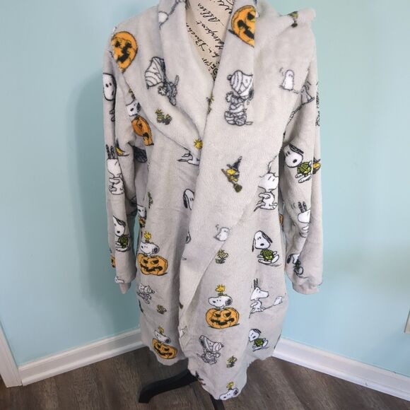 Peanuts HALLOWEEN Hooded Bath Robe Snoopy Pumpkin Skeleton Ghost Berkshire mediu - Picture 1 of 4